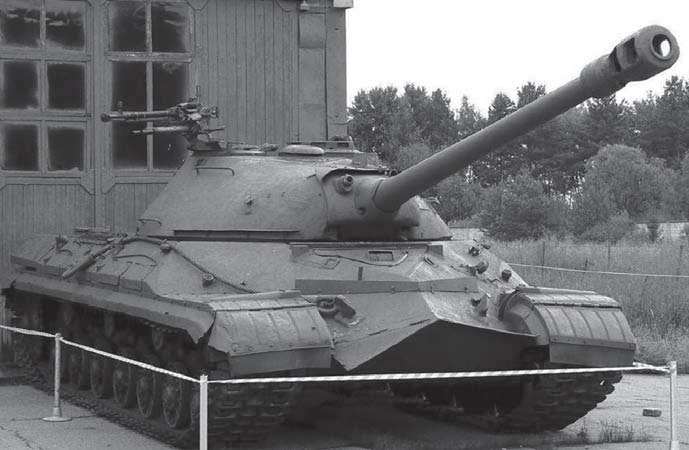 Один из сохранившихся Т-10 на открытой площадке Военно-исторического музея бронетанкового вооружения в Кубинке